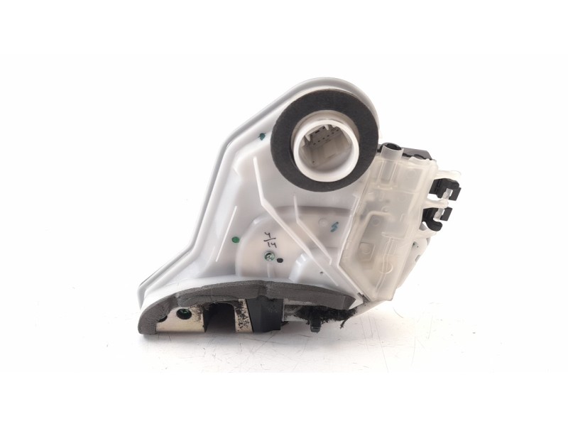 Recambio de cerradura puerta trasera izquierda para toyota aygo 1.0 cat referencia OEM IAM 6906002390  