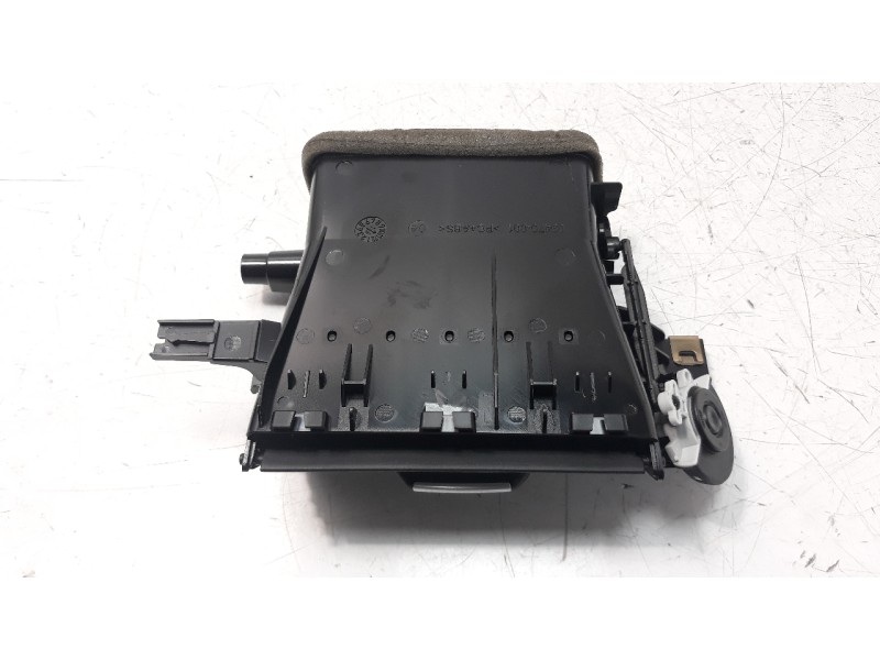 Recambio de rejilla aireadora para toyota avensis 1.8 16v cat referencia OEM IAM 09470001  