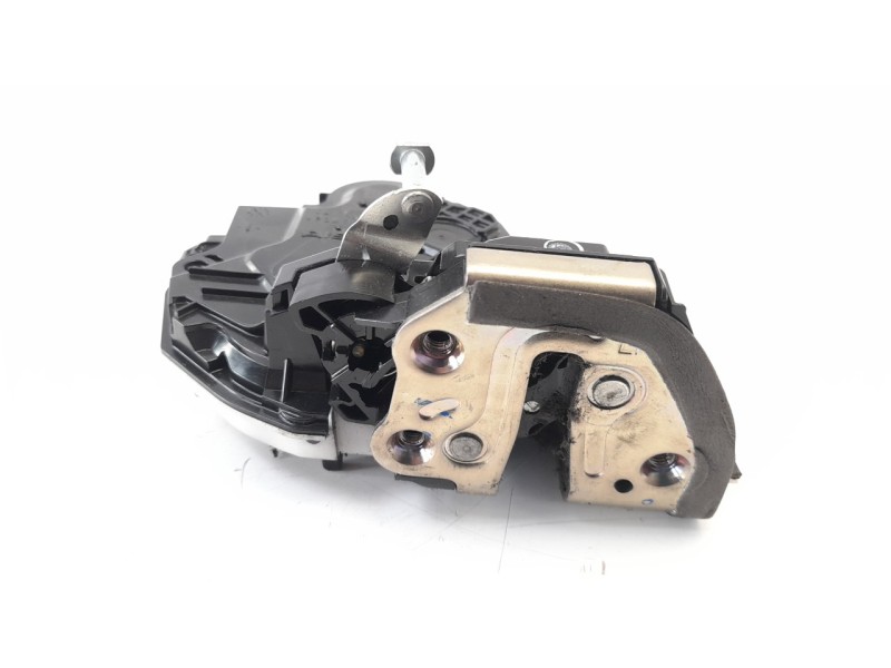 Recambio de cerradura puerta trasera izquierda para toyota aygo 1.0 cat referencia OEM IAM 6906002390  