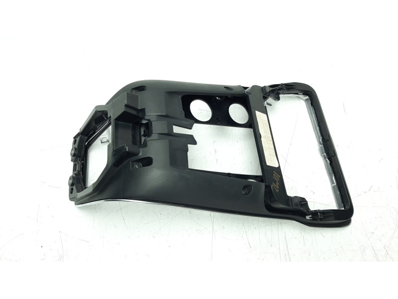Recambio de moldura para volvo v40 momentum referencia OEM IAM   