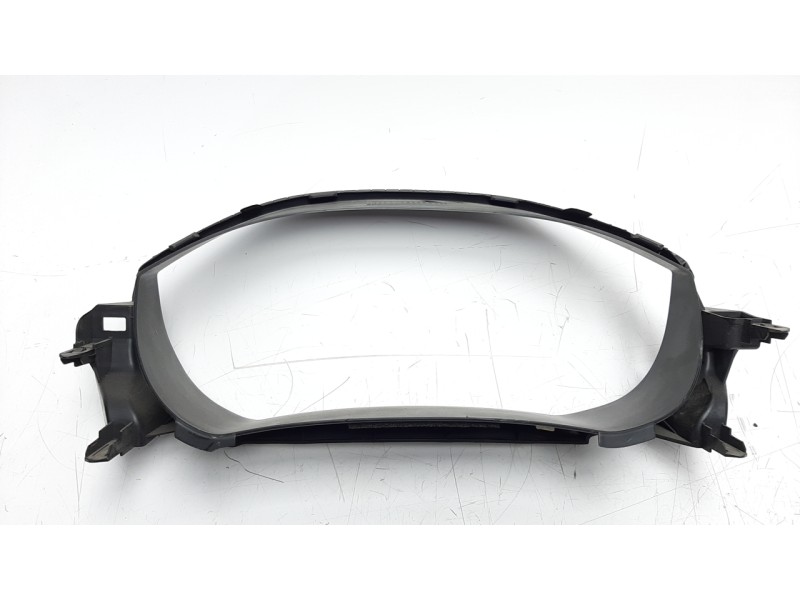 Recambio de moldura para suzuki vitara 1.6 ddis turbodiesel cat referencia OEM IAM 7331154P1  