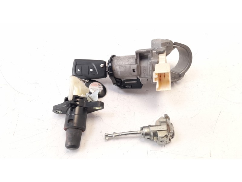 Recambio de conmutador de arranque para toyota aygo 1.0 cat referencia OEM IAM 9008087021  