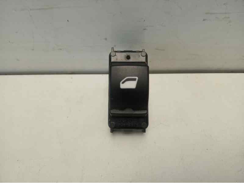 Recambio de mando elevalunas delantero derecho para peugeot 2008 referencia OEM IAM 96751115ZD IAF040107CP 