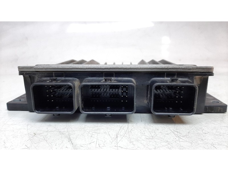 Recambio de centralita motor uce para renault megane ii berlina 5p dynamique referencia OEM IAM 8200399038  