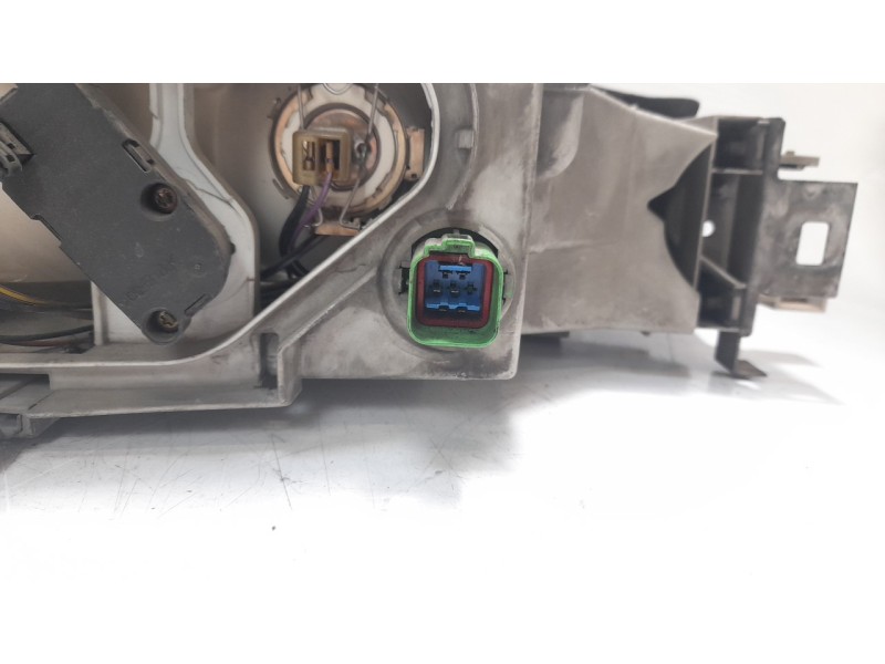 Recambio de faro izquierdo para ford mondeo berlina (gd) 1.8 16v cat referencia OEM IAM 1110520  