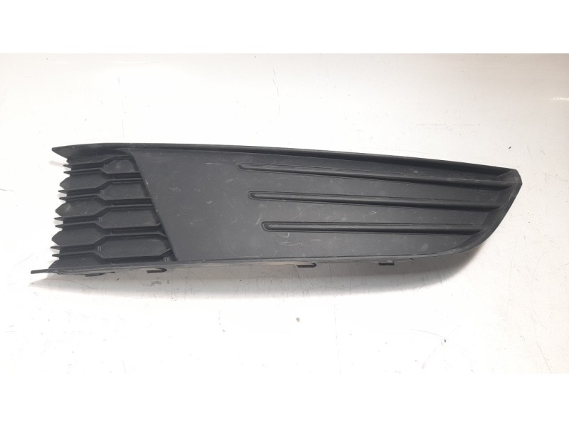 Recambio de moldura para skoda fabia 1.0 tsi referencia OEM IAM 6V0807368A  