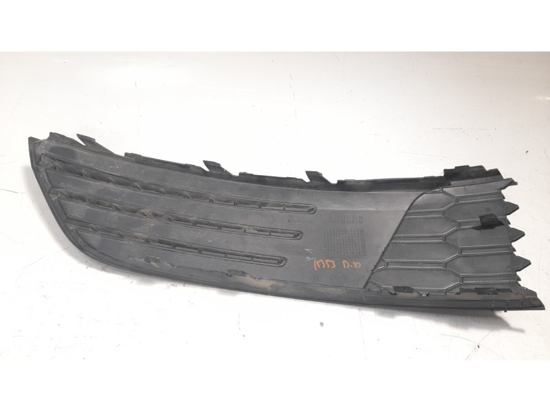 Recambio de moldura para skoda fabia 1.0 tsi referencia OEM IAM 6V0807368A  