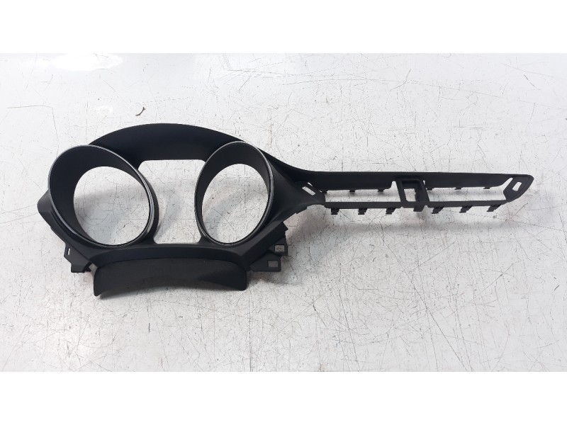 Recambio de moldura para toyota avensis 1.8 16v cat referencia OEM IAM 09470000 5567005150 