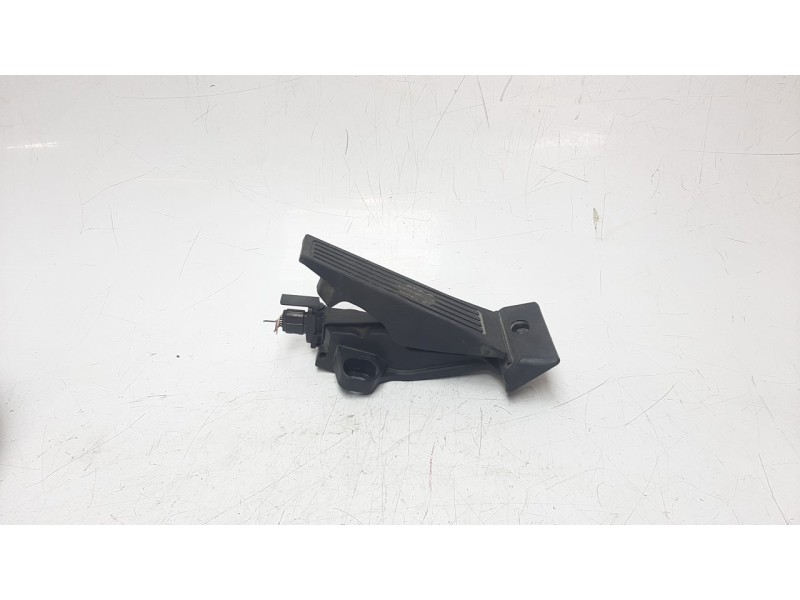Recambio de potenciometro pedal para hyundai tucson 1.7 crdi cat referencia OEM IAM 32414400  