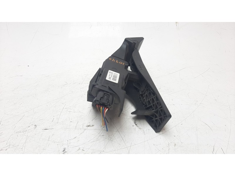 Recambio de potenciometro pedal para hyundai tucson 1.7 crdi cat referencia OEM IAM 32414400  