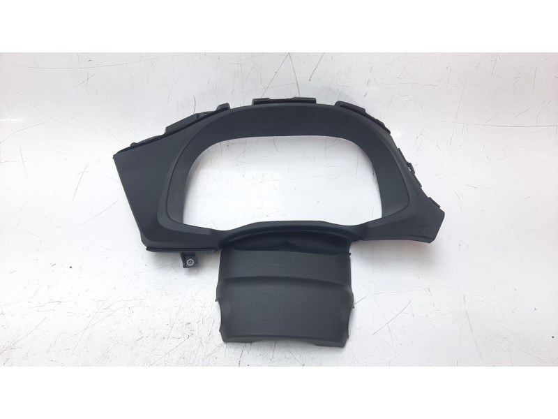 Recambio de moldura para hyundai tucson 1.7 crdi cat referencia OEM IAM 84721D7000  