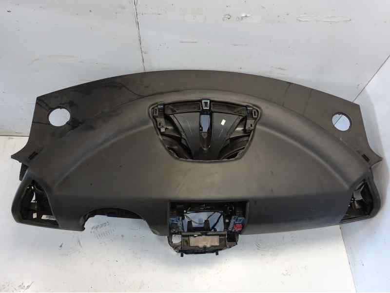 Recambio de salpicadero para citroen c4 berlina lx referencia OEM IAM 8211NX  