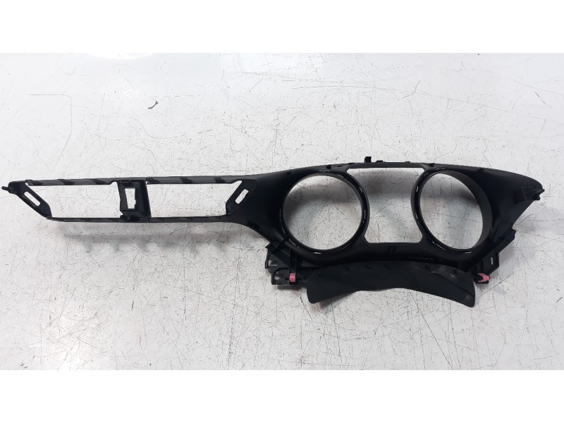 Recambio de moldura para toyota avensis 1.8 16v cat referencia OEM IAM 09470000 5567005150 