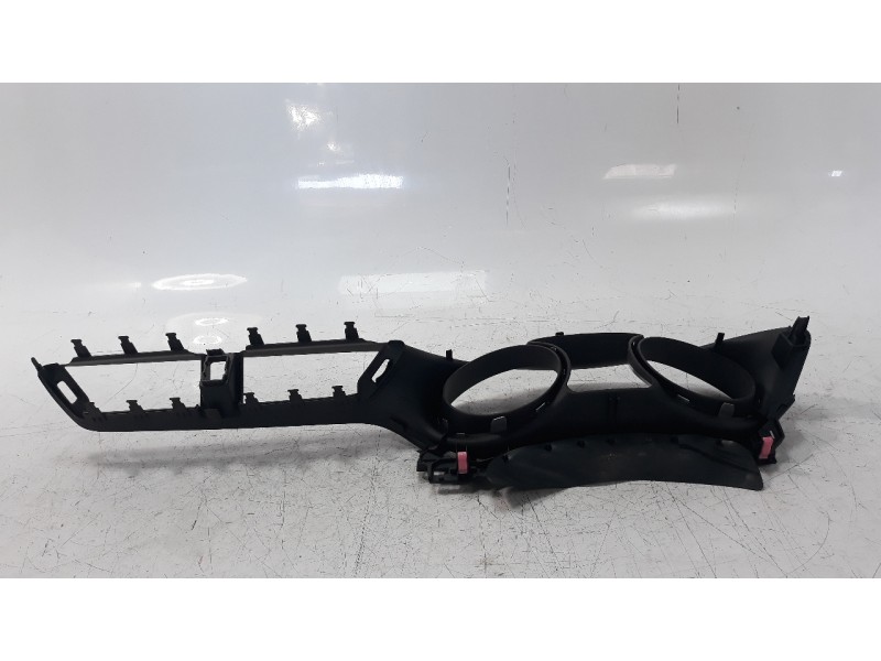 Recambio de moldura para toyota avensis 1.8 16v cat referencia OEM IAM 09470000 5567005150 