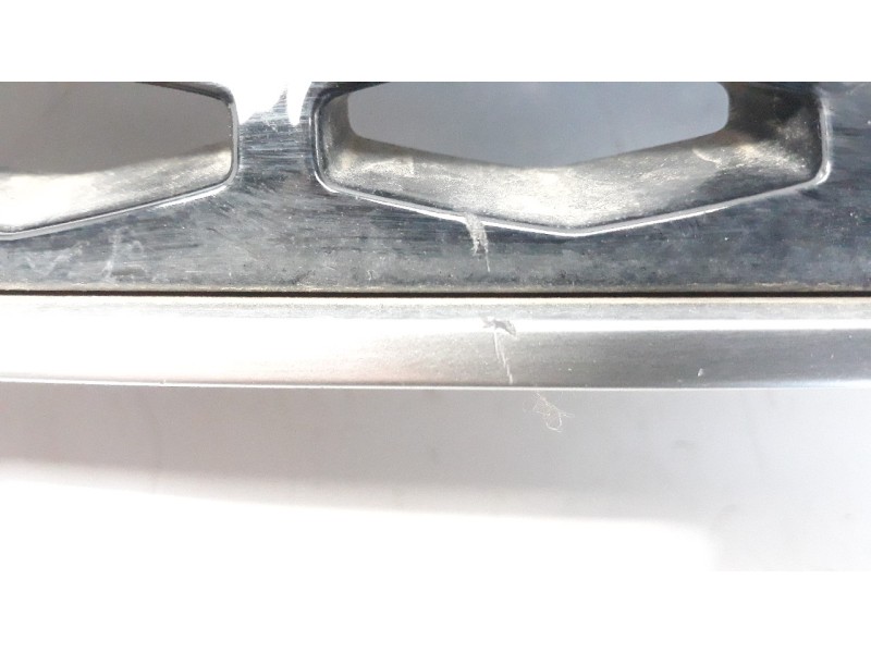 Recambio de rejilla delantera para land rover range rover evoque 2.0 td4 cat referencia OEM IAM GJ328L001A  