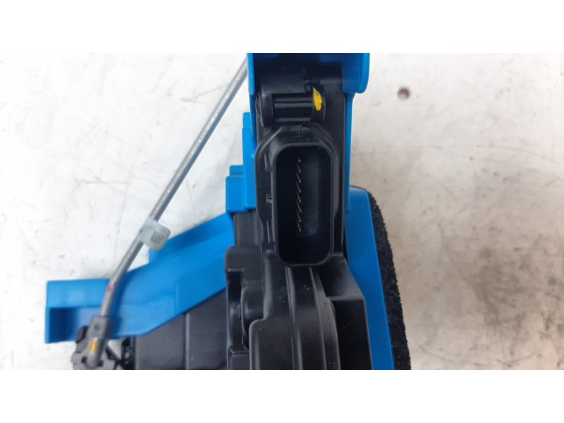 Recambio de cerradura puerta trasera derecha para kia niro (sg2) hybrid concept referencia OEM IAM 81420AT010  