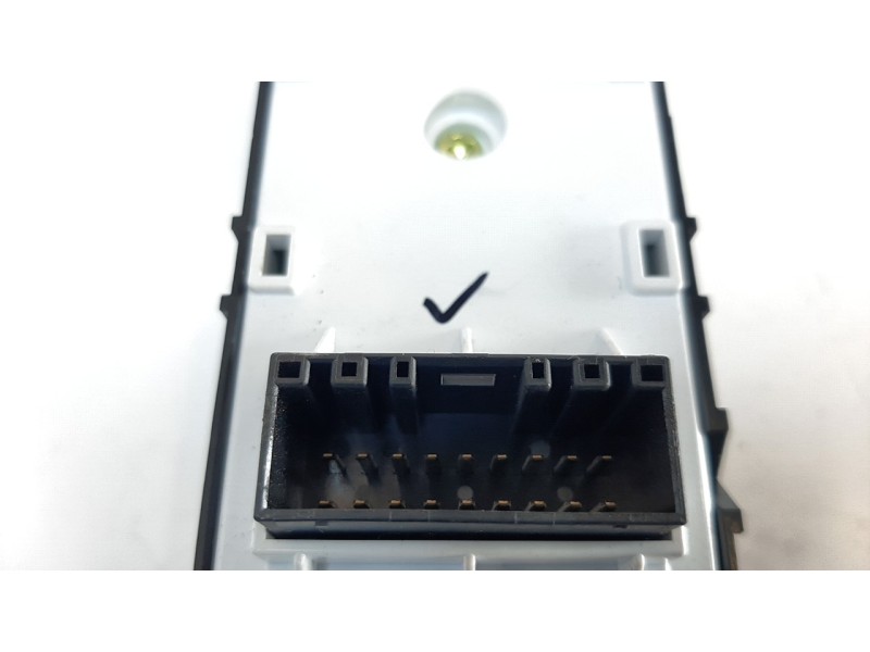 Recambio de mando elevalunas delantero izquierdo para hyundai kona 1.0 tgdi cat referencia OEM IAM 93570J9150TMT  