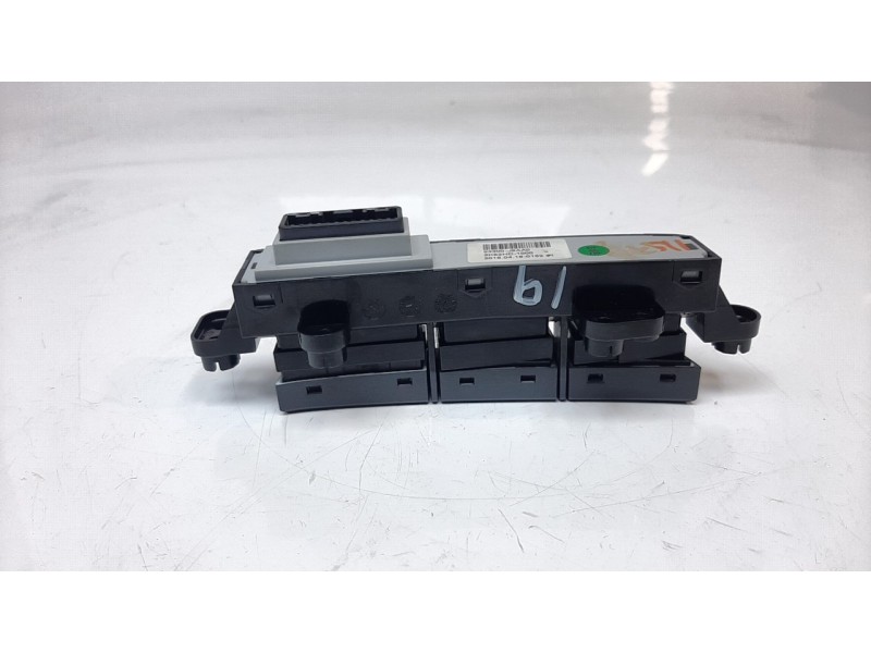 Recambio de interruptor para hyundai kona 1.0 tgdi cat referencia OEM IAM 93300J9AA0  