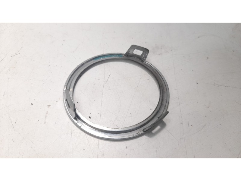 Recambio de moldura para renault clio iv 1.2 16v referencia OEM IAM 261A27071R  