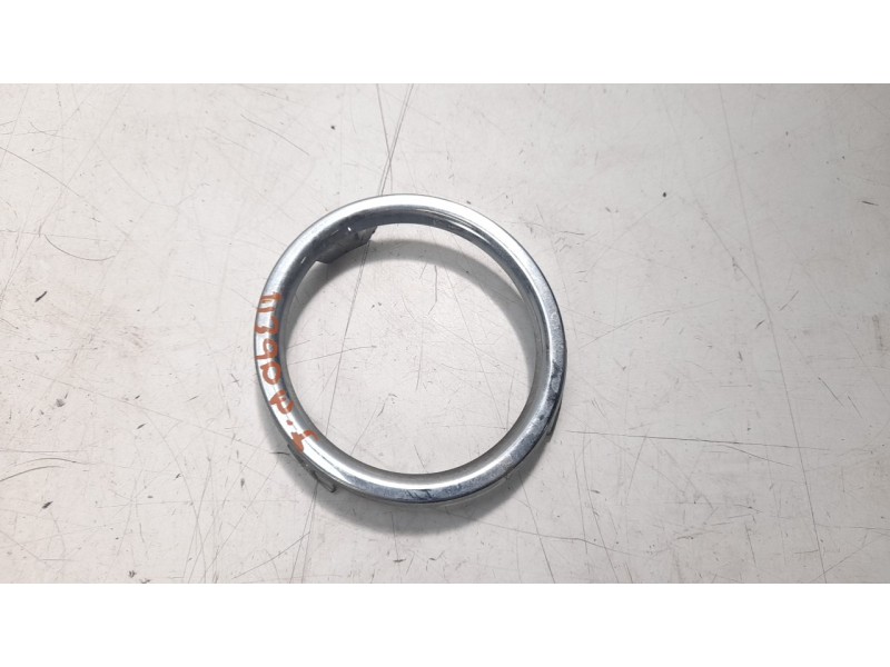 Recambio de moldura para renault clio iv 1.2 16v referencia OEM IAM 261A27071R  