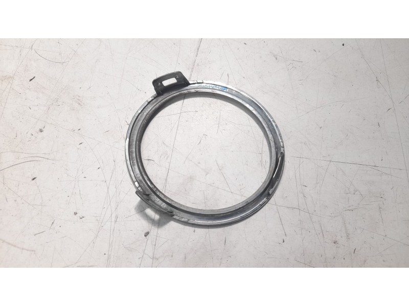 Recambio de moldura para renault clio iv 1.2 16v referencia OEM IAM 261A27071R  