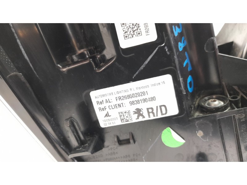 Recambio de piloto trasero derecho para peugeot 2008 (p1) allure pack referencia OEM IAM 9838190480  