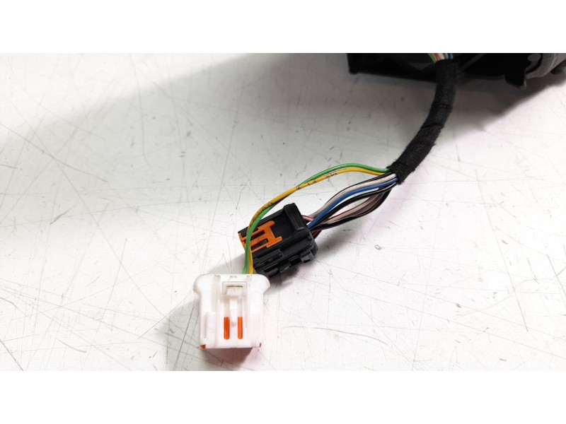 Recambio de retrovisor izquierdo para peugeot 3008 allure pack referencia OEM IAM 1618047480  
