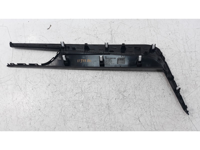 Recambio de moldura para toyota avensis 1.8 16v cat referencia OEM IAM 55435AVLH  