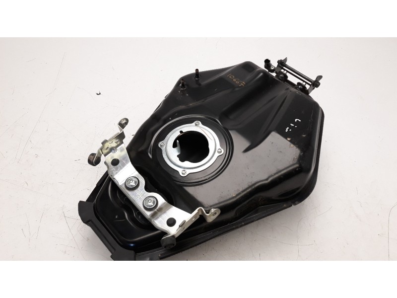 Recambio de deposito combustible para yamaha mt-07 mt-07 referencia OEM IAM B4C241100100  