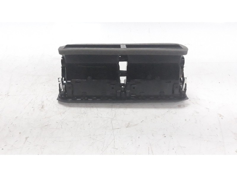 Recambio de rejilla aireadora para volkswagen polo 1.0 tsi referencia OEM IAM 2G819728G  