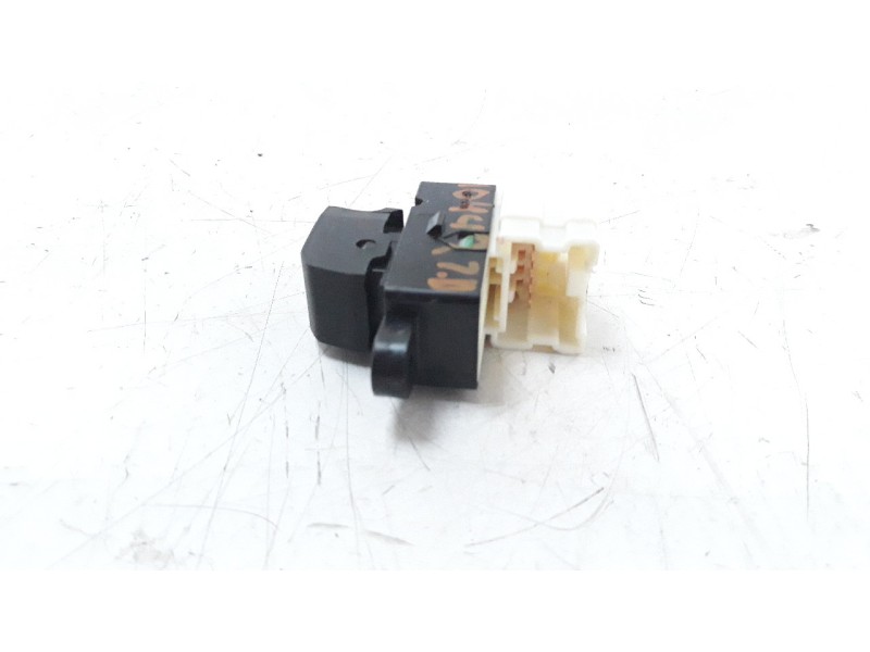 Recambio de mando elevalunas trasero derecho para suzuki vitara 1.6 ddis turbodiesel cat referencia OEM IAM 3799568L00000  