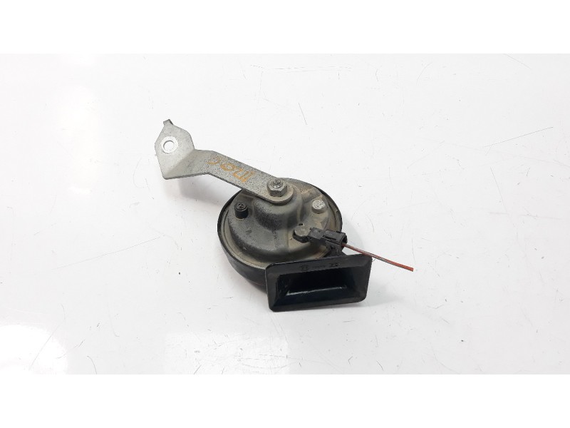 Recambio de claxon para mazda 3 berlina (bk) 1.6 cd diesel cat referencia OEM IAM BP4K6678Y  