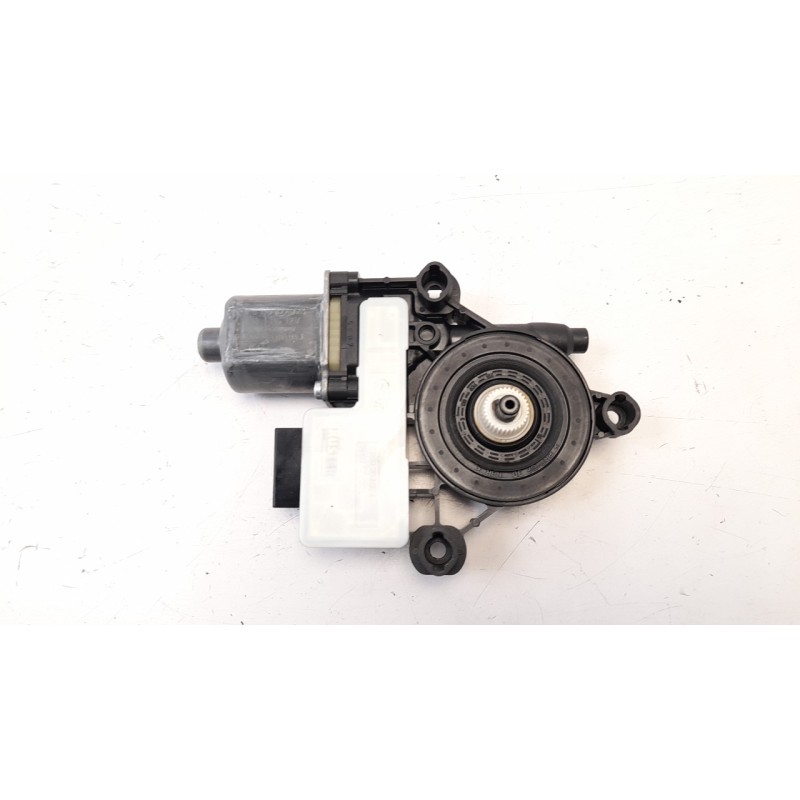 Recambio de motor elevalunas trasero derecho para volkswagen golf vii lim. 1.6 tdi dpf referencia OEM IAM 5Q0959812A 0130822724 