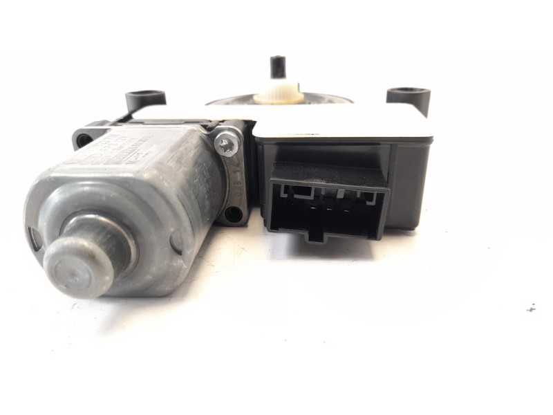 Recambio de motor elevalunas trasero derecho para volkswagen golf vii lim. 1.6 tdi dpf referencia OEM IAM 5Q0959812A 0130822724 