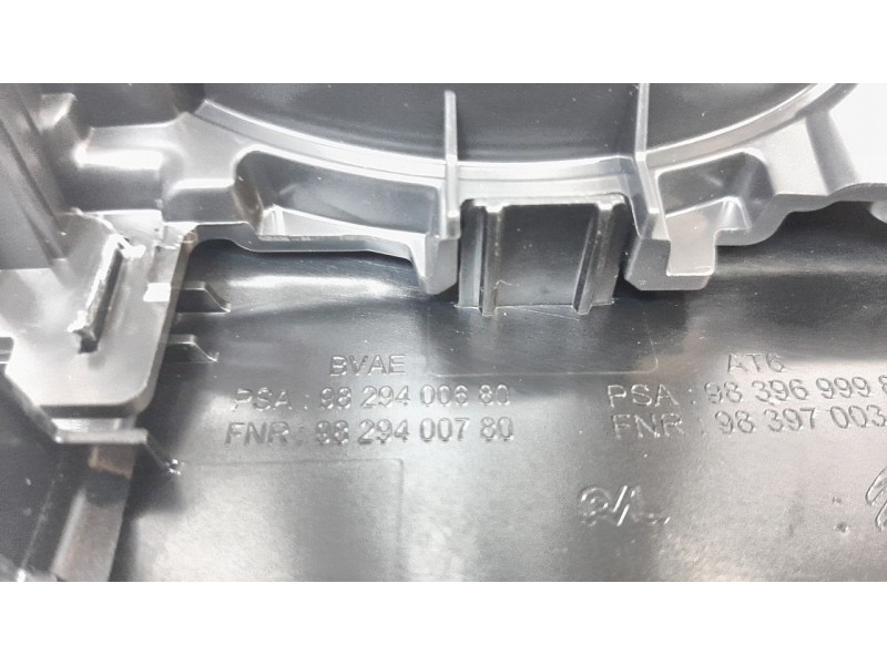 Recambio de moldura para peugeot 208 (p2) allure referencia OEM IAM 9829400680  