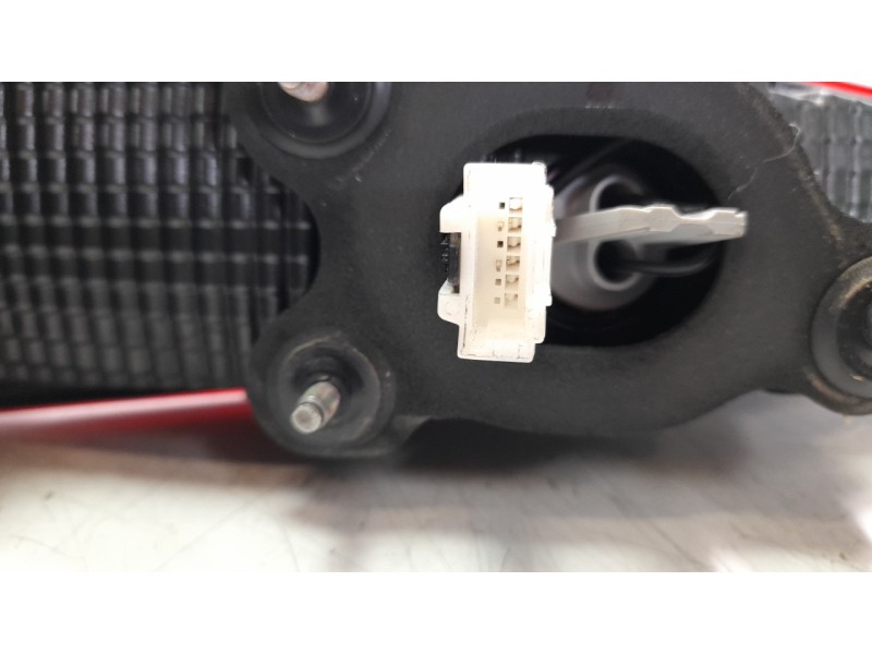 Recambio de piloto trasero derecho interior para hyundai kona 1.0 tgdi cat referencia OEM IAM 92404J9100  