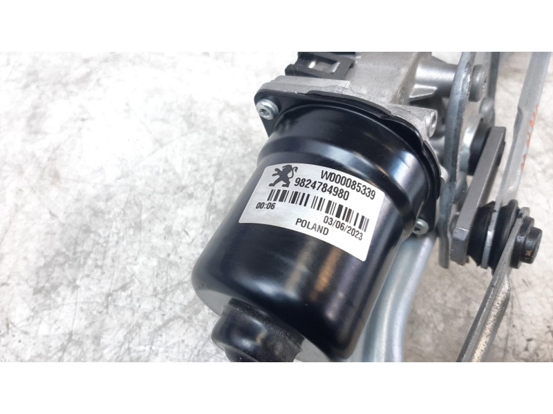 Recambio de motor limpia delantero para peugeot 208 (p2) allure referencia OEM IAM 9824784980  