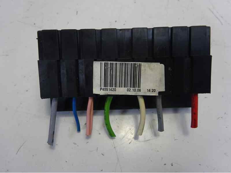 Recambio de caja reles / fusibles para citroen c3 1.4 hdi audace referencia OEM IAM 9636079380  