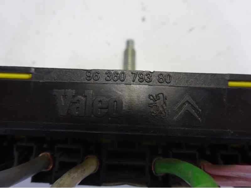 Recambio de caja reles / fusibles para citroen c3 1.4 hdi audace referencia OEM IAM 9636079380  