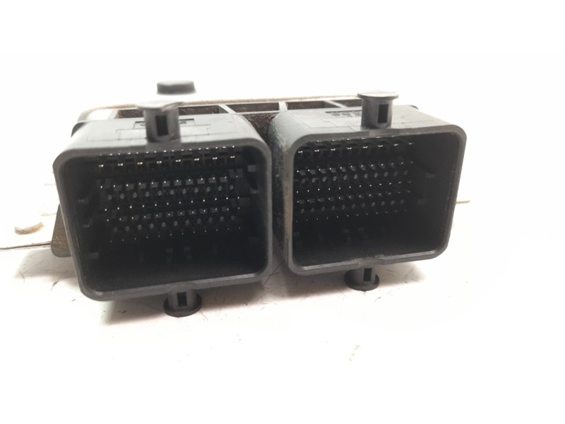 Recambio de centralita motor uce para fiat 500 referencia OEM IAM 52018615  