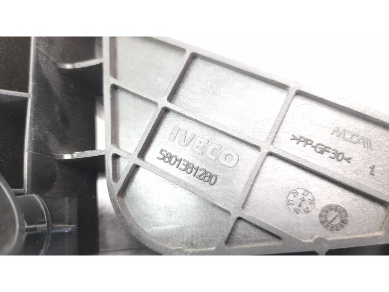 Recambio de caja reles / fusibles para iveco daily furgón 2.3 diesel referencia OEM IAM 5801381280  