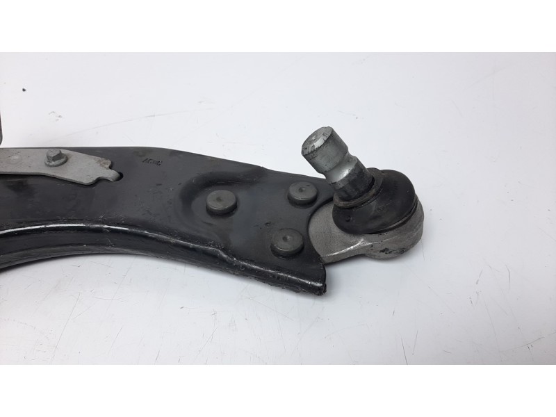 Recambio de brazo suspension inferior delantero derecho para volvo v40 referencia OEM IAM 31340231  ZWDVV021