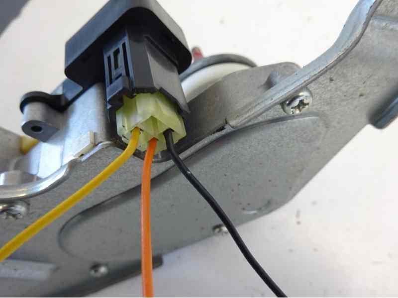 Recambio de motor limpia trasero para suzuki swift azg (nz) ga referencia OEM IAM 3881068L01000  