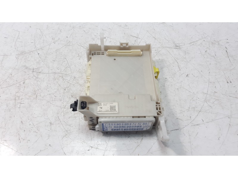 Recambio de caja reles / fusibles para toyota yaris referencia OEM IAM 8273052K40  