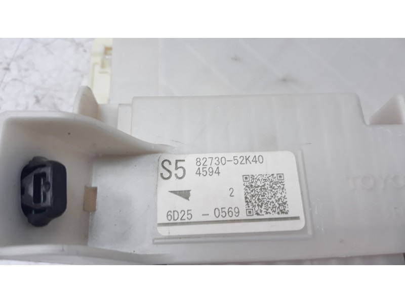Recambio de caja reles / fusibles para toyota yaris referencia OEM IAM 8273052K40  