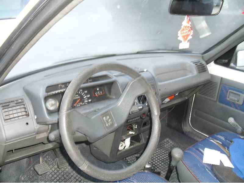 peugeot 205 berlina del año 1983