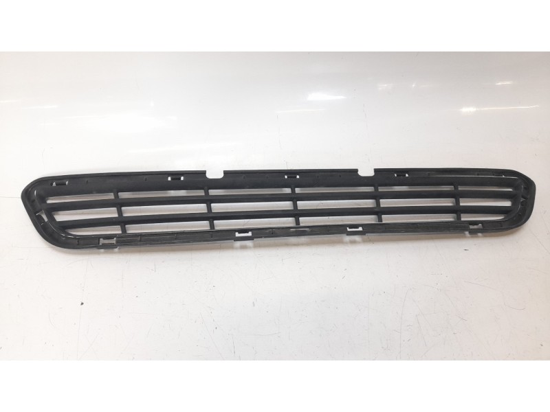 Recambio de rejilla delantera para ford ka+ 1.2 ti-vct cat referencia OEM IAM E4B517K945A  