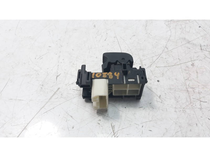 Recambio de mando elevalunas delantero derecho para toyota yaris referencia OEM IAM 19282910  
