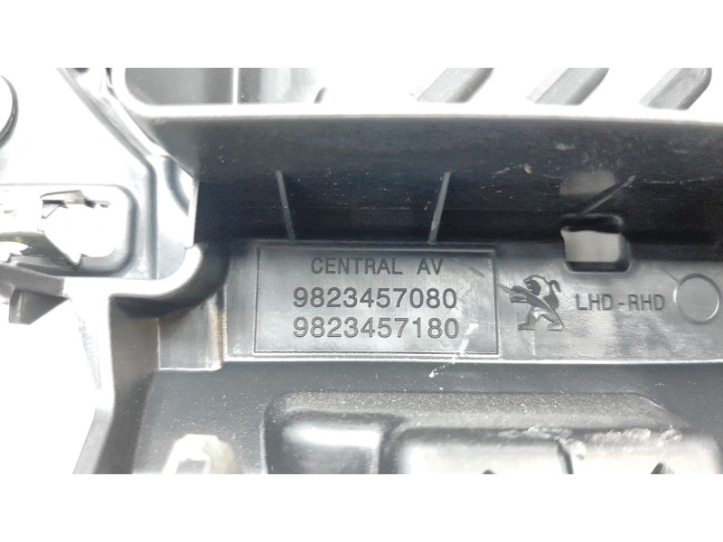 Recambio de aireador central para peugeot 208 (p2) allure referencia OEM IAM 9823457080  