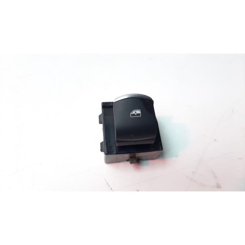 Recambio de mando elevalunas trasero derecho para alfa romeo stelvio (630) 2.2 jtdm cat referencia OEM IAM 01561075620  